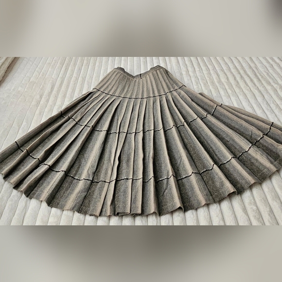 Sportrite Dresses & Skirts - Sportrite Silver Ombre Pleated Reversible Skirt